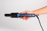 gc-gold-class-automatic-curler-model-holding