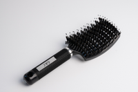 gc-gold-class-detangling-brush-black-front