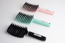 gc-gold-class-detangling-brush-closeup-bristles